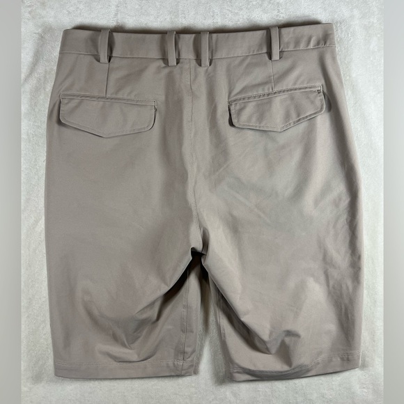 Lululemon Athletica Size 34 Flat Front Light Gray ABC Classic Shorts EUC - Picture 4 of 8
